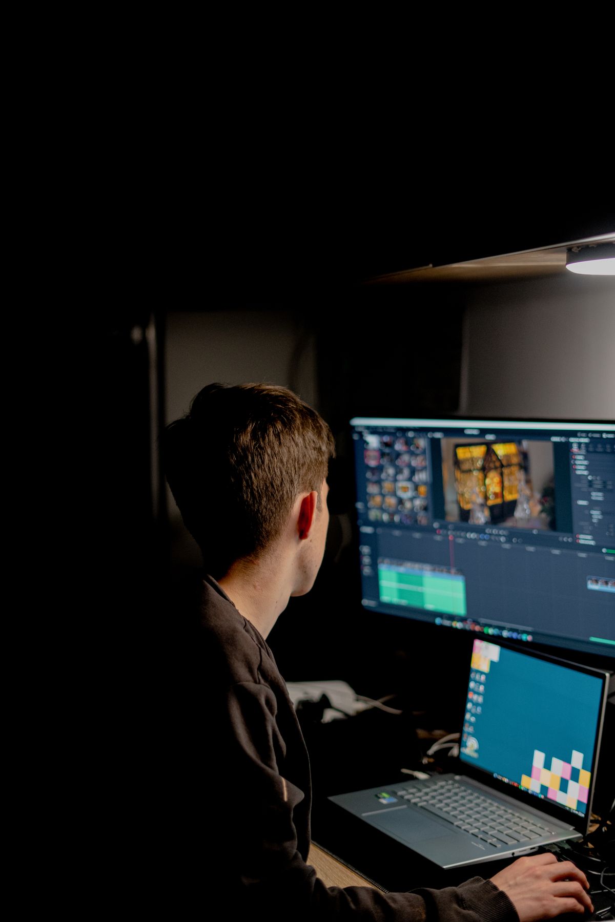 Kiếm Tiền Bằng AI Không Lộ Mặt (Faceless Content) Là Gì?