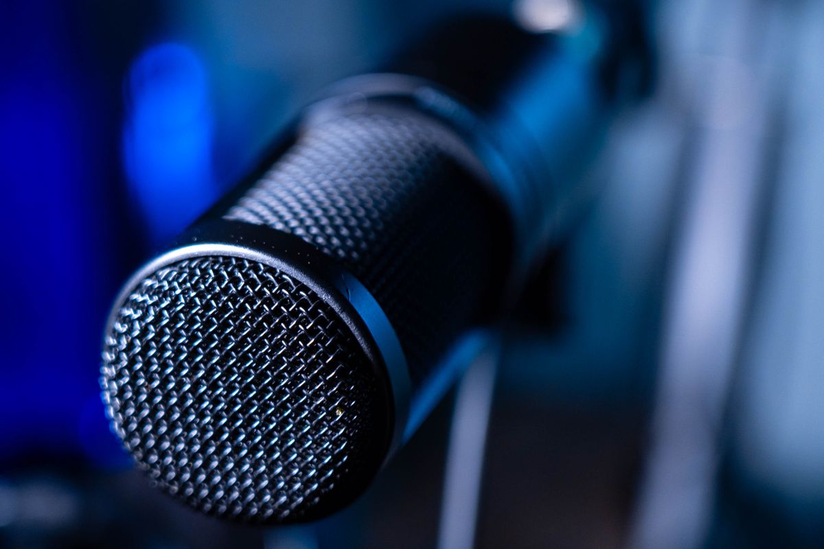 Kiếm Tiền Từ Giọng Nói AI (Voice Cloning) Là Gì?