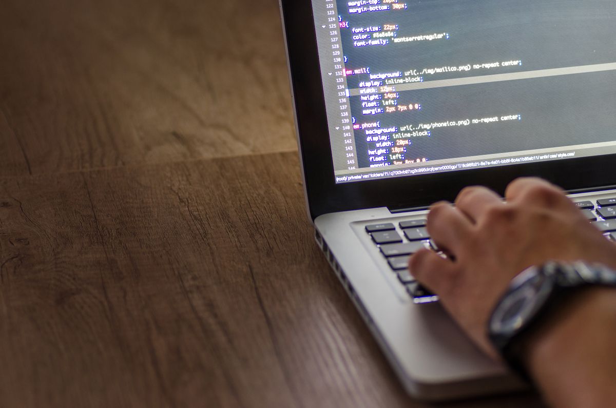 Micro SaaS Là Gì? Cách Xây Công Cụ AI Nhỏ Kiếm Tiền Thụ Động
