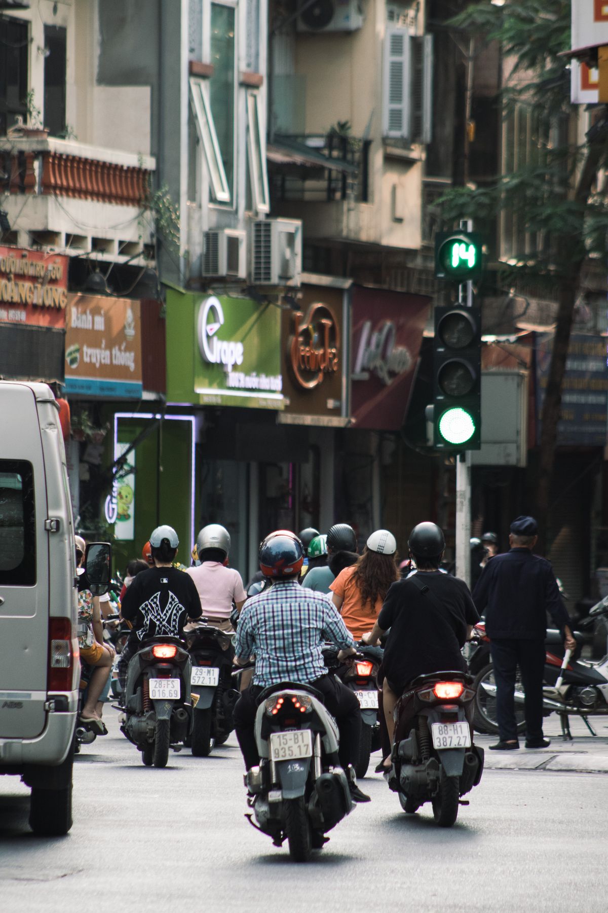 Ở Đà Nẵng Di Chuyển Bằng Gì? So Sánh Xe Máy, Taxi, Grab, Xe Buýt