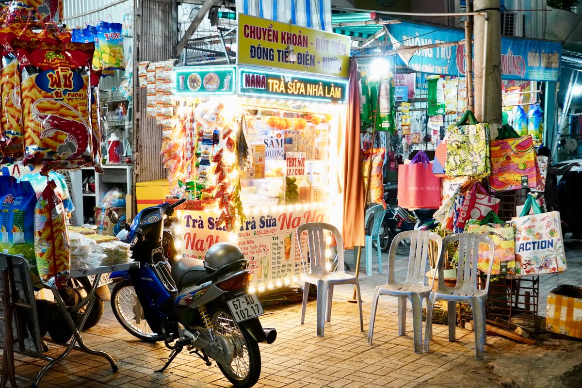 Phố Đi Bộ Bạch Đằng: Điểm Vui Chơi Ven Sông Hàn Về Đêm Mới Nhất Đà Nẵng